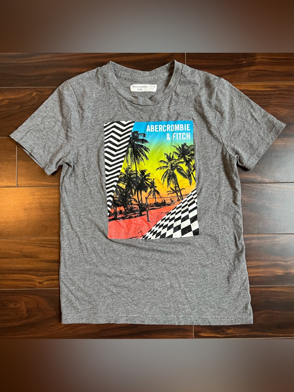 abercrombie kids Gray T-shirt w/ Beach Graphic Print, Boys 11/12, NWOT
